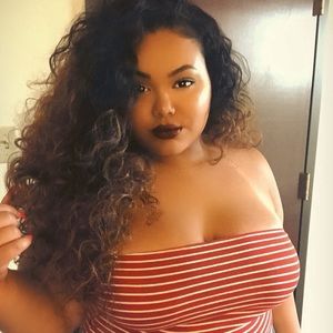 Meet your Posher, Adara